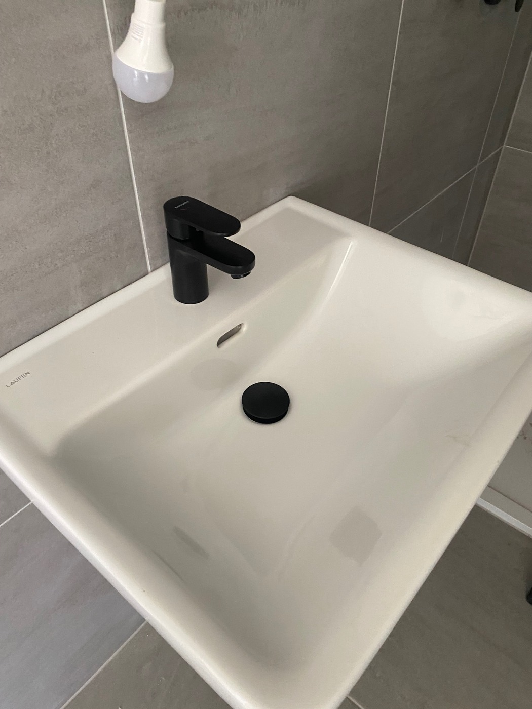 Laufen mosdó Hansgrohe csapteleppel